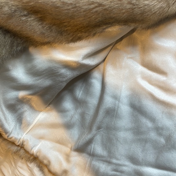 Sanctuary faux fur vest! - Picture 4 of 5